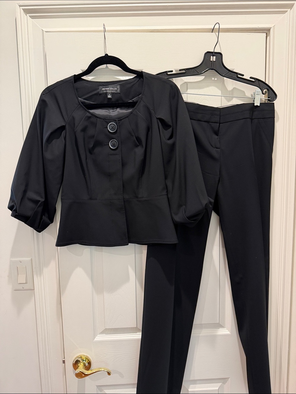 Hilton Hollis Elegant Black Women's Two-Piece Pant Suit with Button-Front Jacket